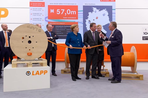 Cancelarul Germaniei, Dr. Angela Merkel si Prim-Ministrul Suediei Stefan Lofven, prezente notabile la standul LAPP de la Hannover Messe